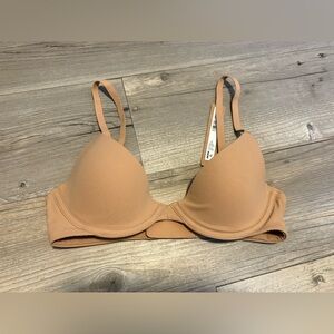 SKIMS Kim Kardashian Fits Everybody scoop plunge bra 32B new with tags